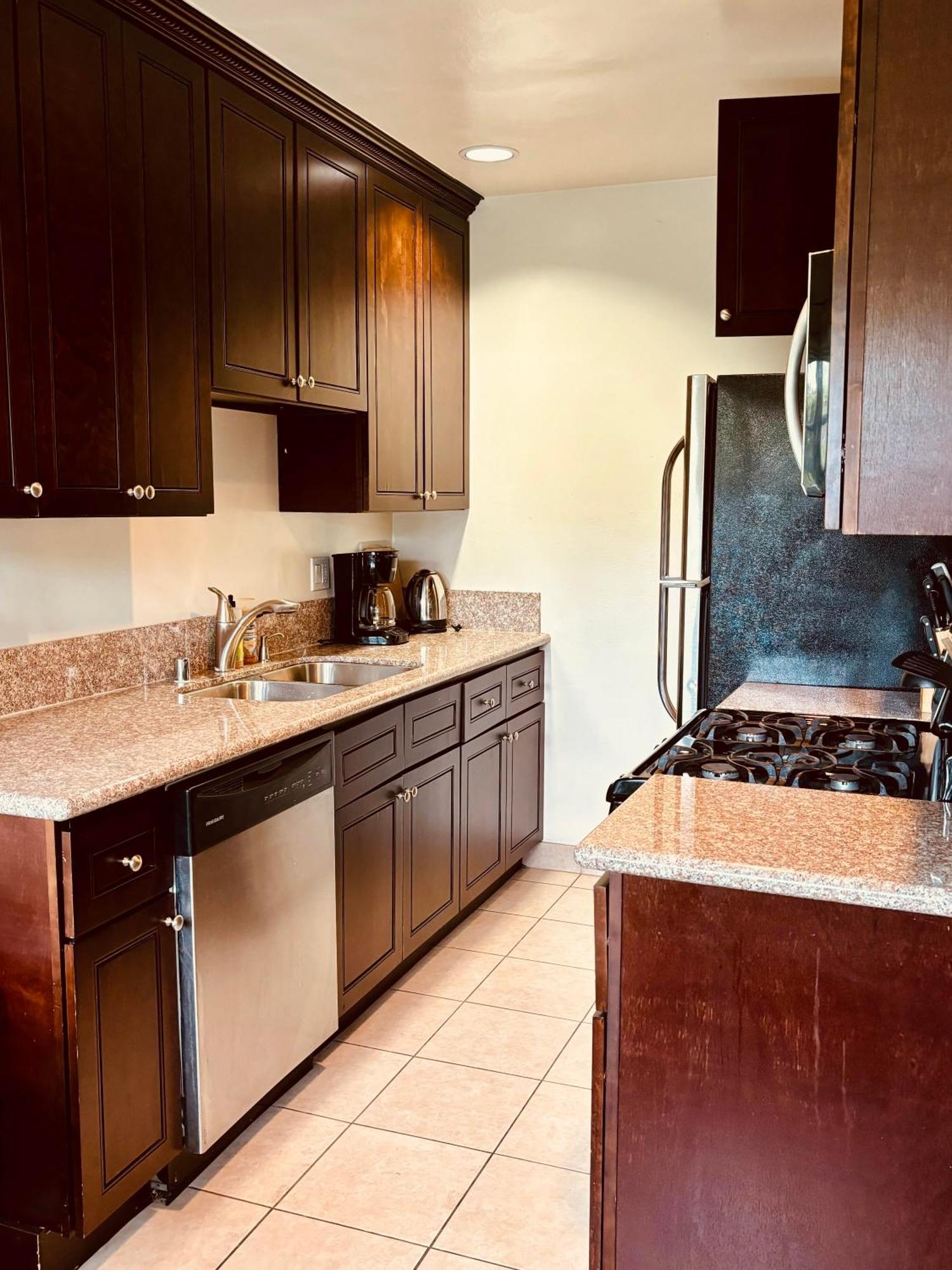 Centrally Located 2 Bed Ucla Appartamento